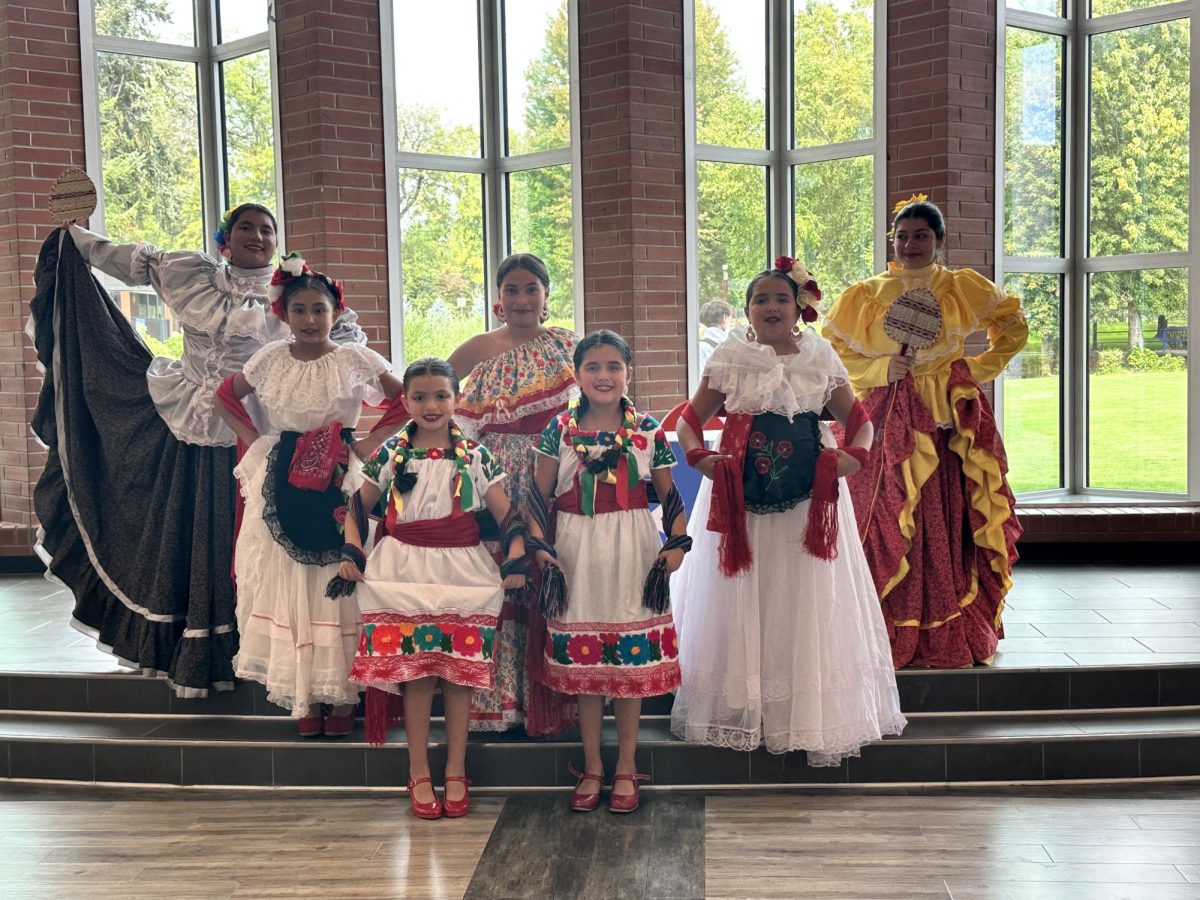 Estrellas de Mexico Visits Wa-Hi